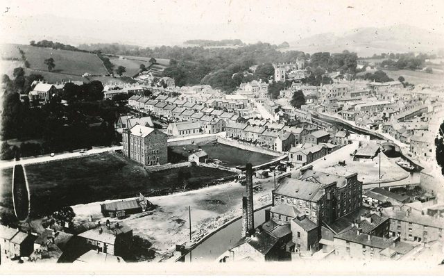 Black and white aerial view of Skipton, including Dewhurst's mill.
